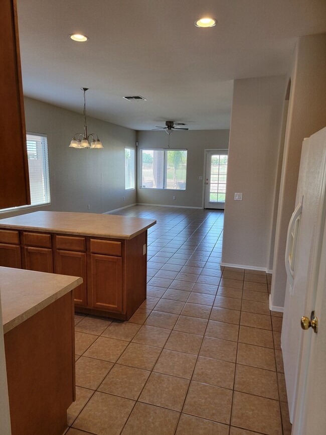 Building Photo - Fantastic 4-Bedroom, 2-Bathroom home For Rent in Avondale!