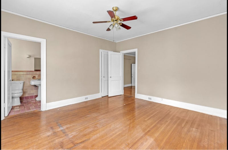 Building Photo - 665 E Pkwy S