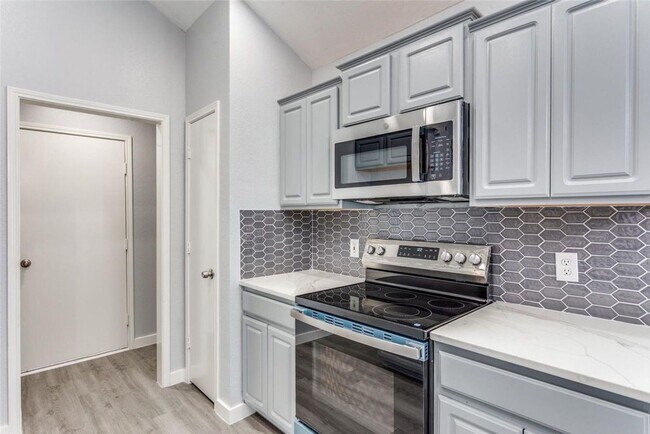 Building Photo - 752 Dema Ln