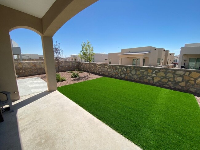 Building Photo - East El Paso 4 bed/ 2.5 Bath Refrig A/C