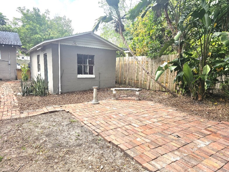 Building Photo - 1730 Ridgewood Ave