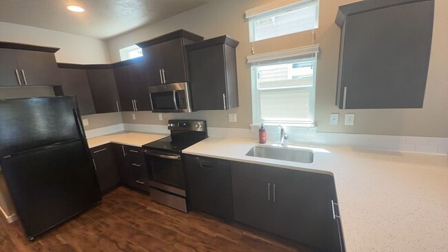 Building Photo - 2 Bedroom / 1 Bathroom in NE Bend