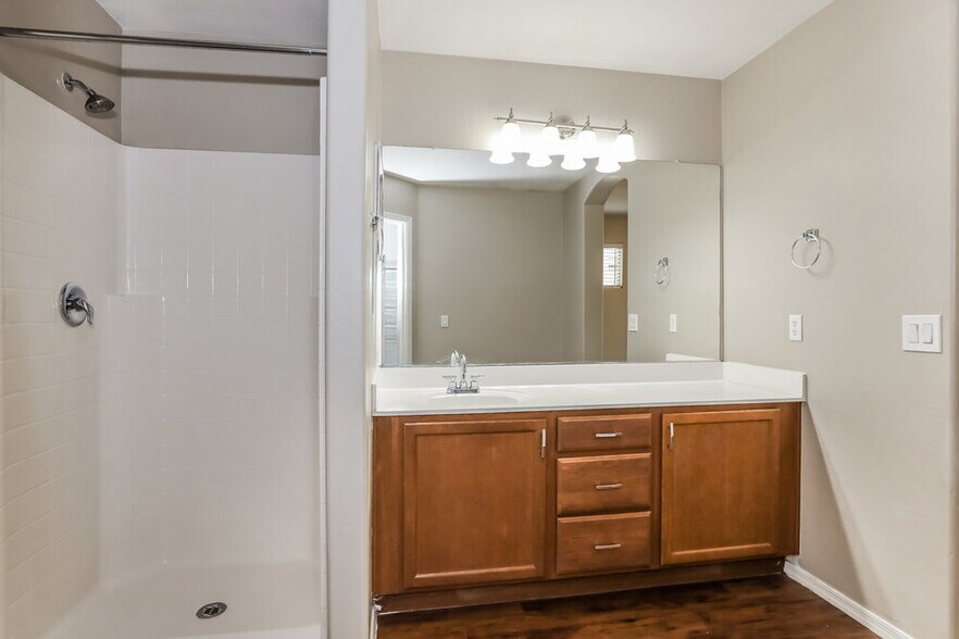 Building Photo - 339 S Travis