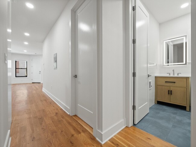 Building Photo - 858 W SIDE Ave