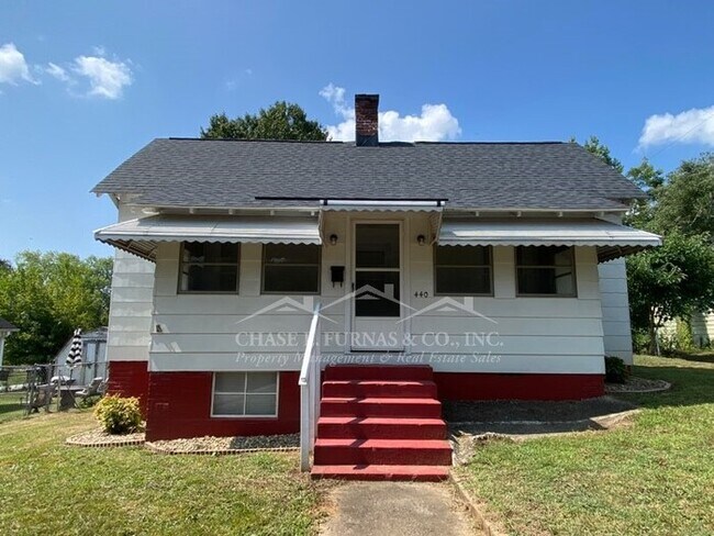 Primary Photo - 440 Kingston St