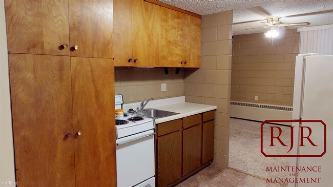 Primary Photo - 900 Summit Blvd