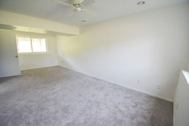 Building Photo - Recently Renovated 4 Bed, 2 Bath Home for ...