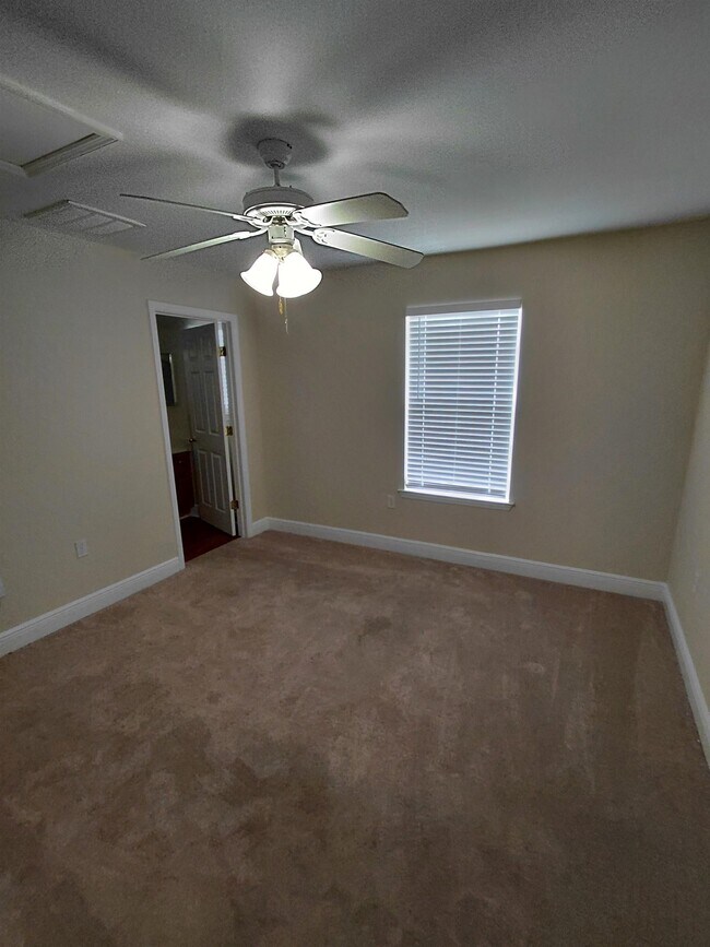 Building Photo - 3150 Sawtooth Dr