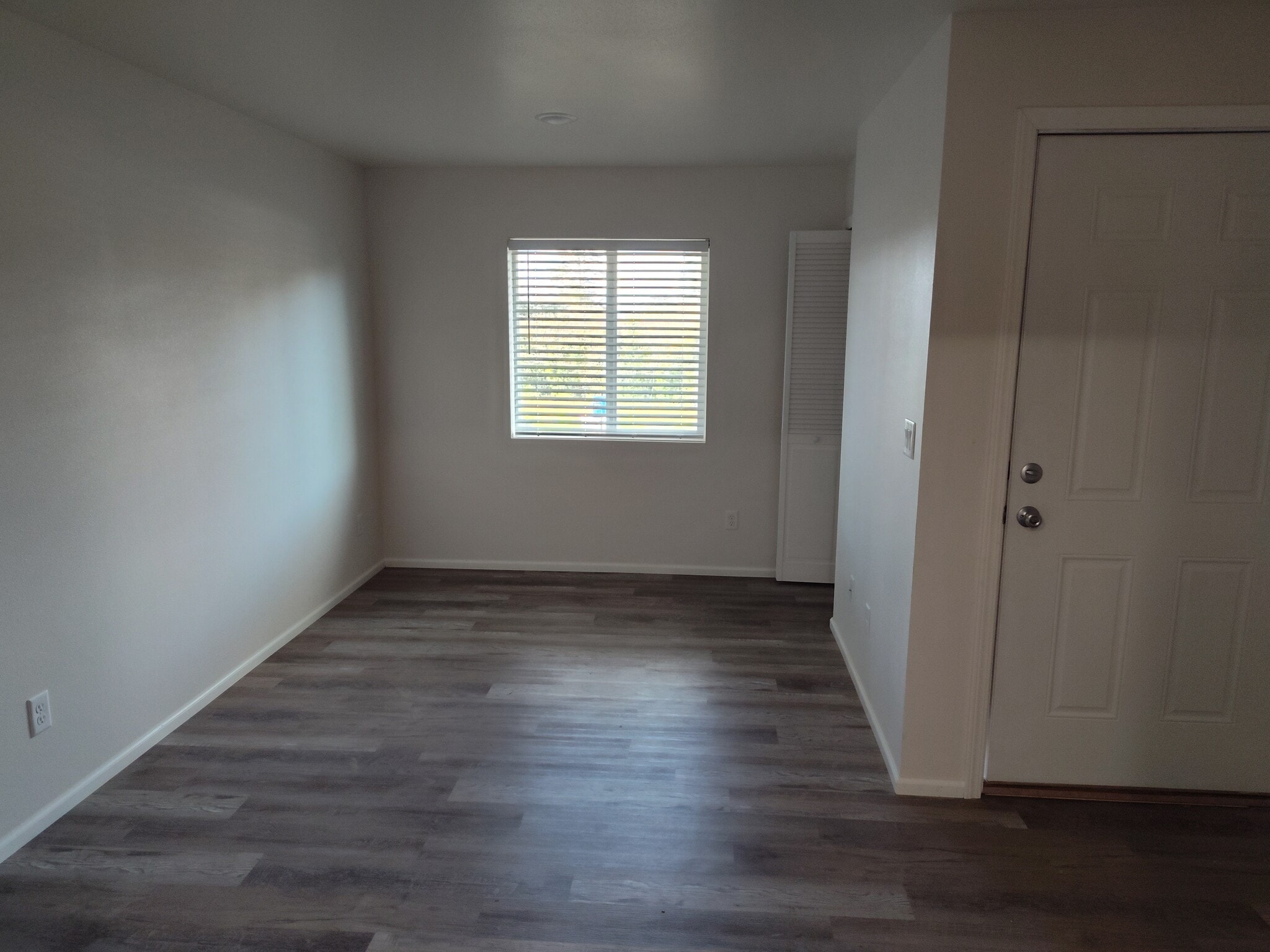 living room - 3039 SE Dune Ave