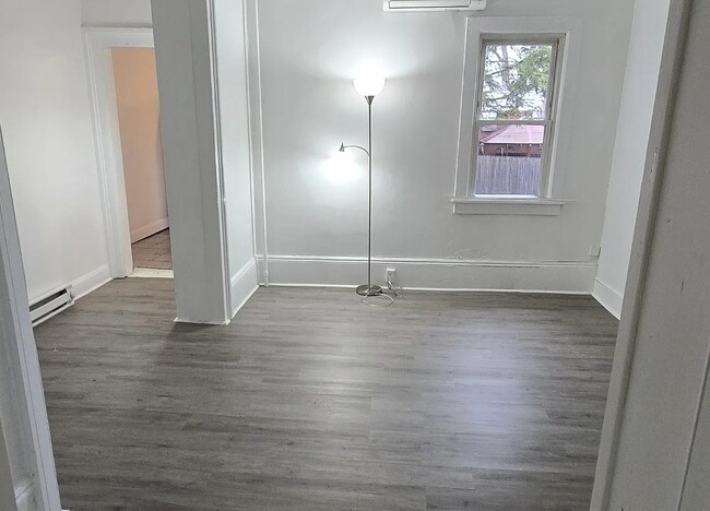 Building Photo - 916 Wolcott Ave