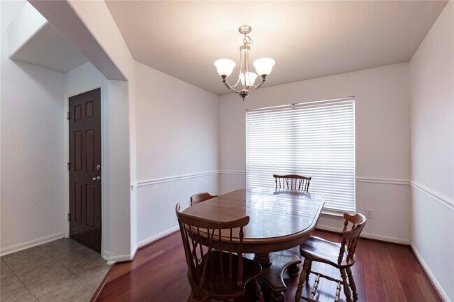 Building Photo - 13907 Bonnetbriar Ln
