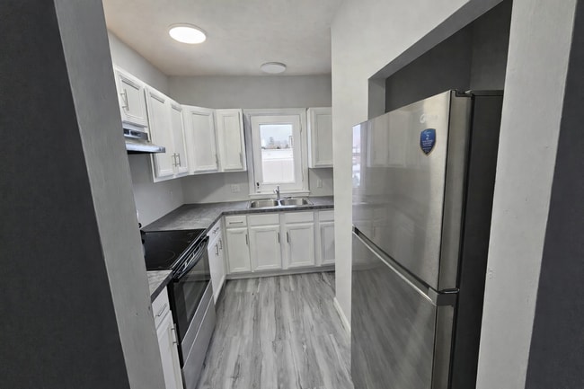 Building Photo - 77 Dunham St