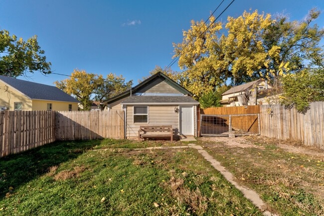 Building Photo - 812 Allen Ave