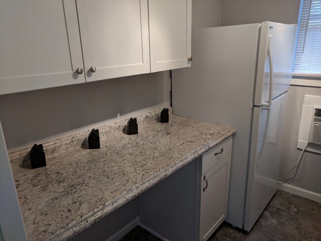 Kitchen Desk/Counter - 911 Phillips St