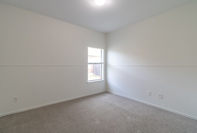 Building Photo - 702 Pampas Ricas Dr