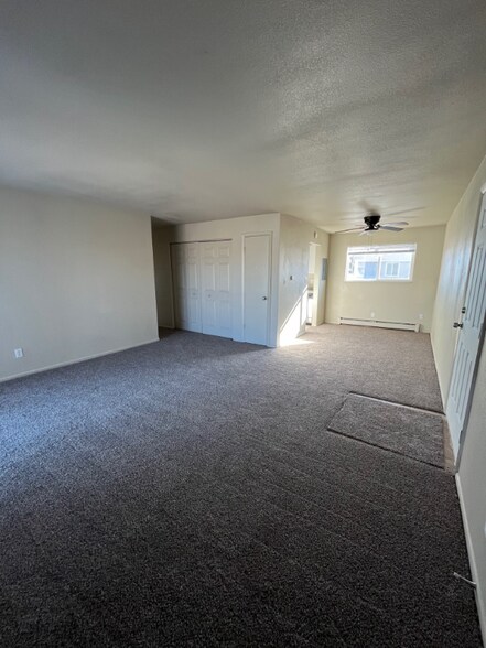 Building Photo - 4370 Loomis Ave