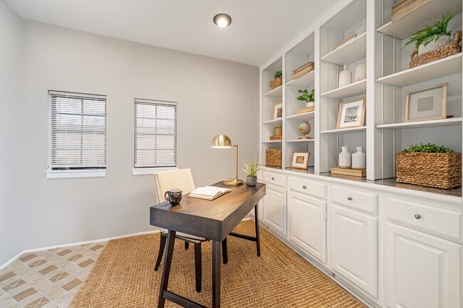 Building Photo - 2712 W Holcombe Blvd