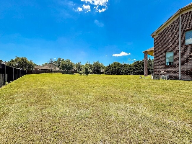 Building Photo - 7304 Meadow Glen Dr