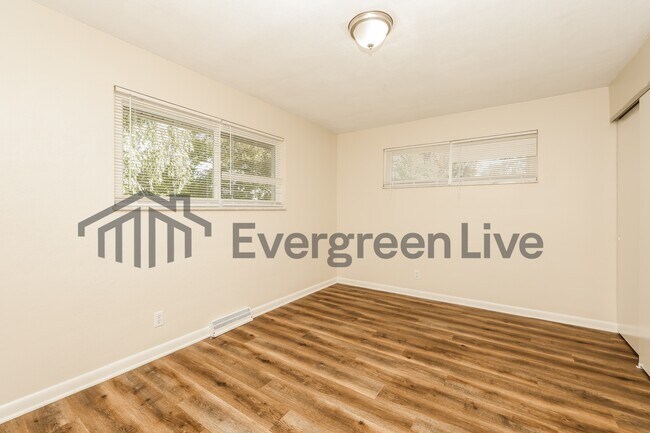 Building Photo - 120 Hilltop Dr