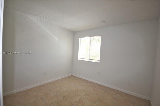 Building Photo - 2468 SE 15th Pl