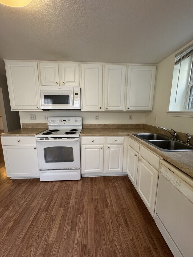 Building Photo - 1416 Highland Ave