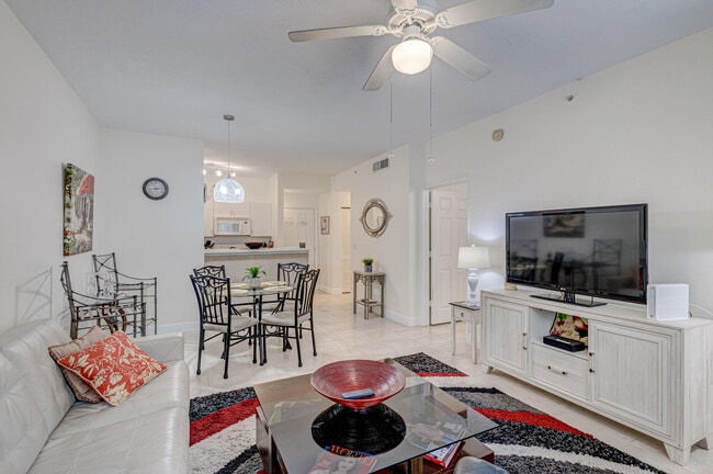 Building Photo - 630 S Sapodilla Ave