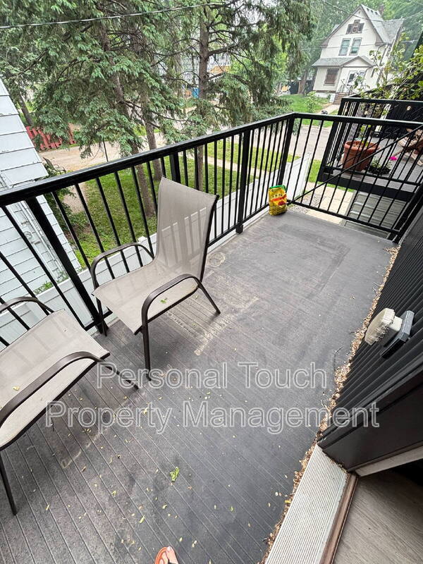 Building Photo - 808 7th Ave S