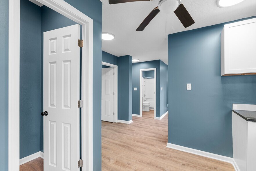 Building Photo - 404 N Superior St