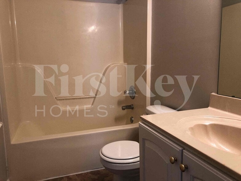 Building Photo - 3770 Richbrook Dr