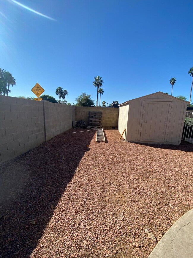 Building Photo - 5149 E Shaw Butte Dr