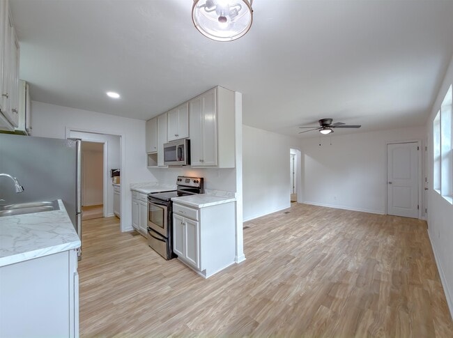 Building Photo - 1751 Pepper Dr