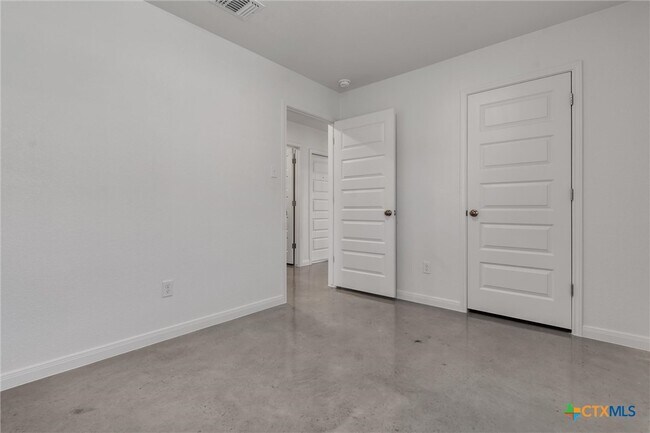 Building Photo - 902 Cherry Laurel Ln