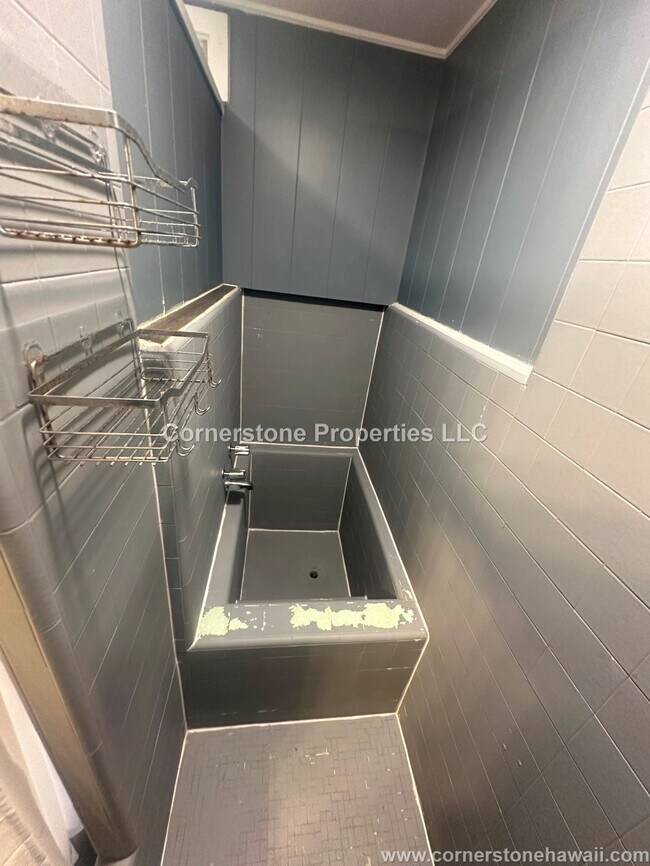 Building Photo - 805 Alewa Dr