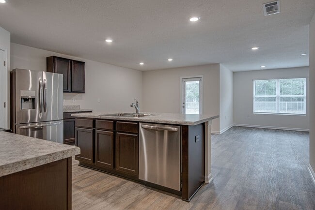 Building Photo - Spacious 4-Bedroom Home - Cambria