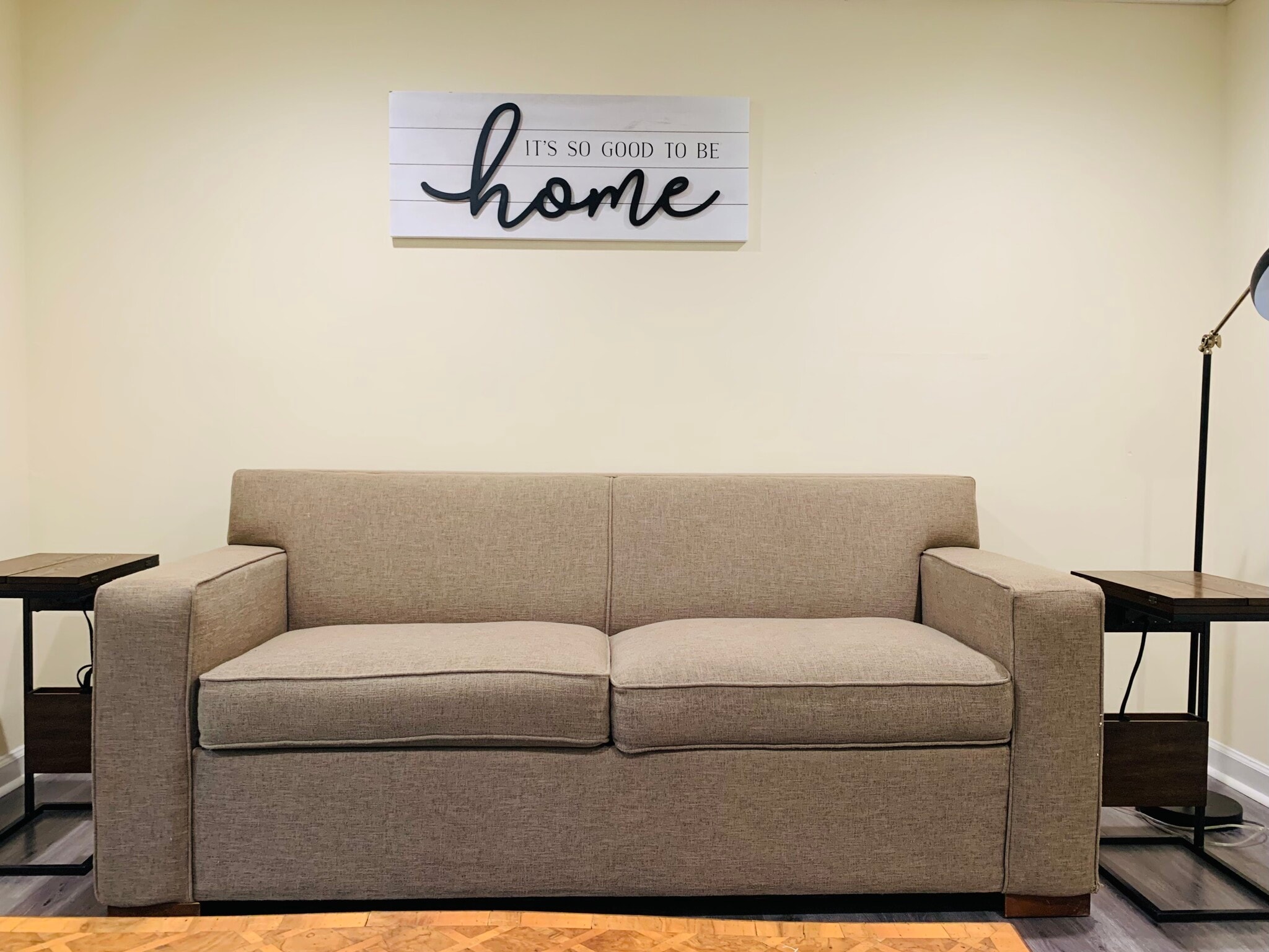 Comfy sleeper sofa 2 - 2337 Ashmel Ct SW