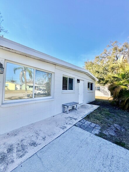 Building Photo - 1063 Lillian St