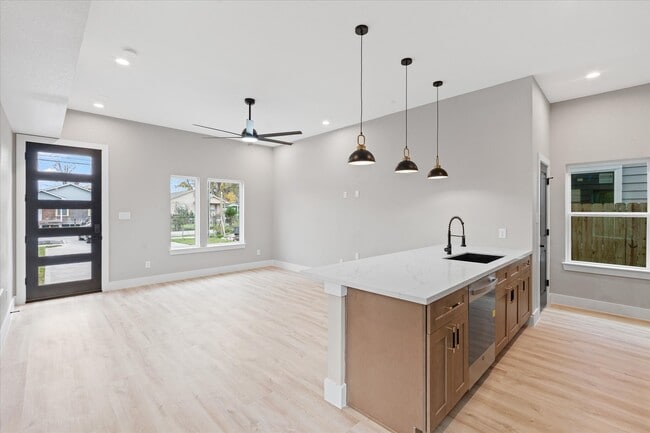 Building Photo - 7349 Sandle St