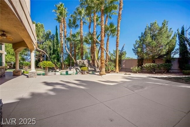 Building Photo - 1008 Trophy Hills Dr