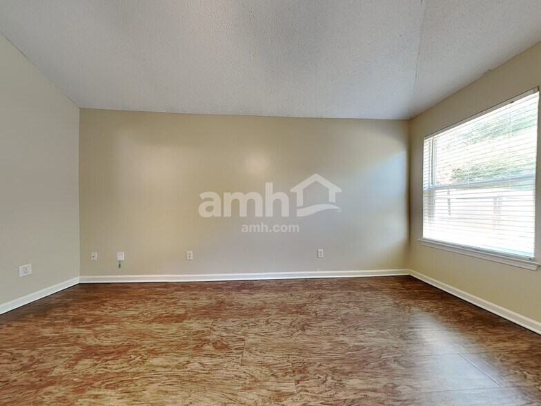 Building Photo - 1406 Siskin Dr