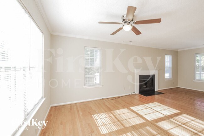 Building Photo - 2400 Devon Dr