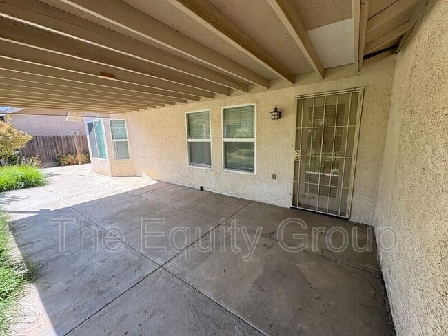Building Photo - 3645 E Vista Dr