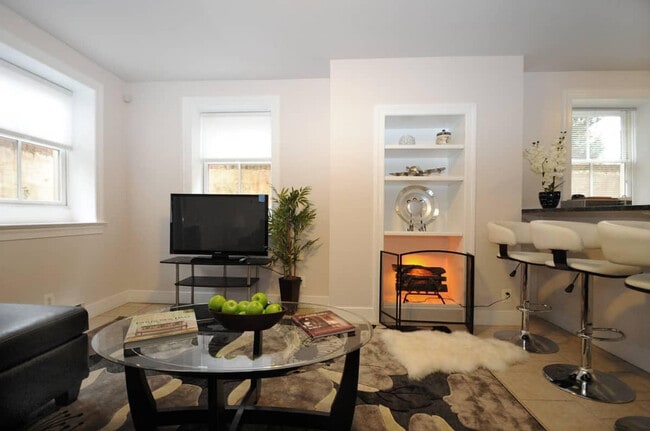 Building Photo - 724 East Capitol St NE