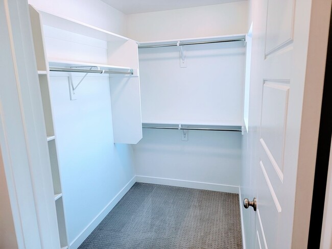 Building Photo - Gorgeous Townhome!!!