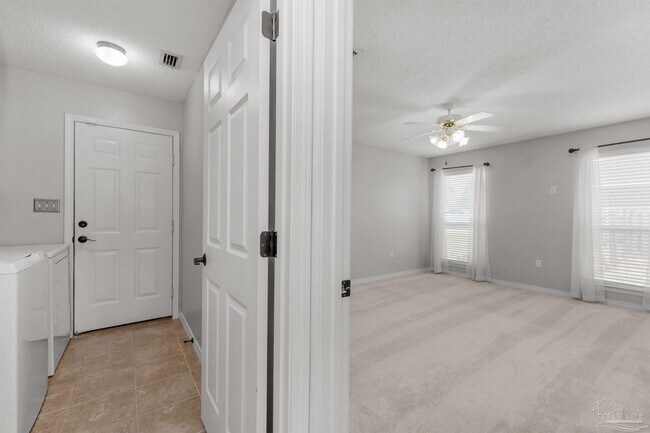 Building Photo - 6545 Fern St