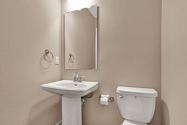 Building Photo - 3 bedroom/ 2.5 bath townhome in Beachwalk!