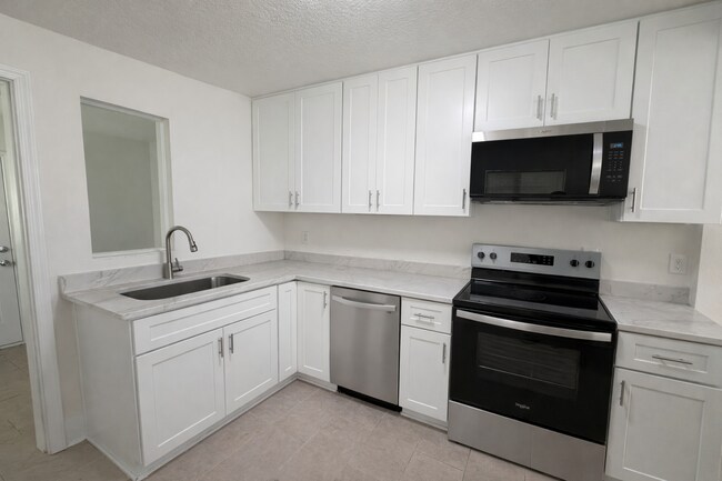 Building Photo - Fully Renovated 2BR with Large Backyard