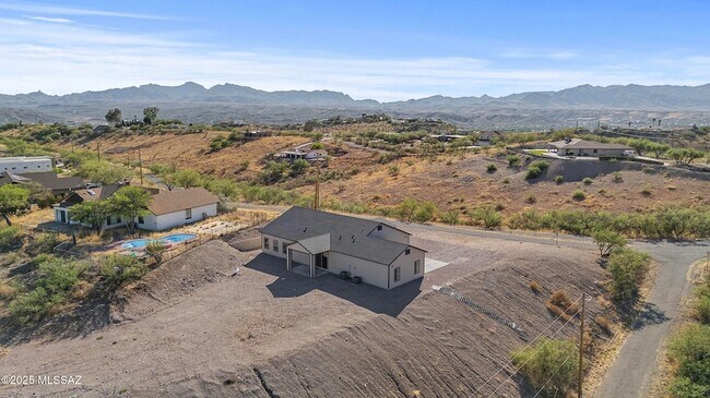 Building Photo - 1251 Avenida Gandara