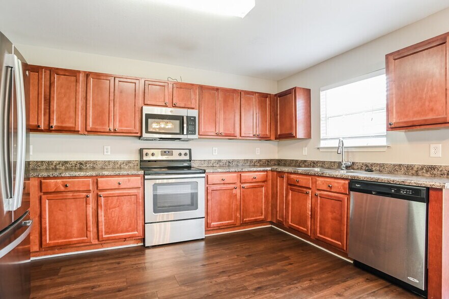 Building Photo - 3609 Shallow Oak Ct