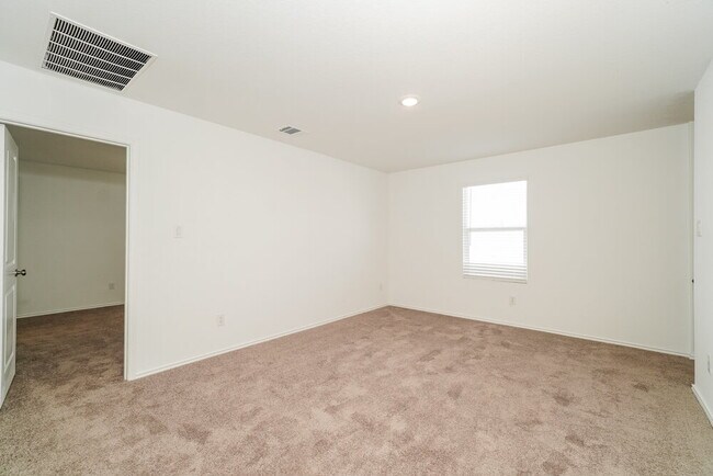 Building Photo - 2412 Lake Hls