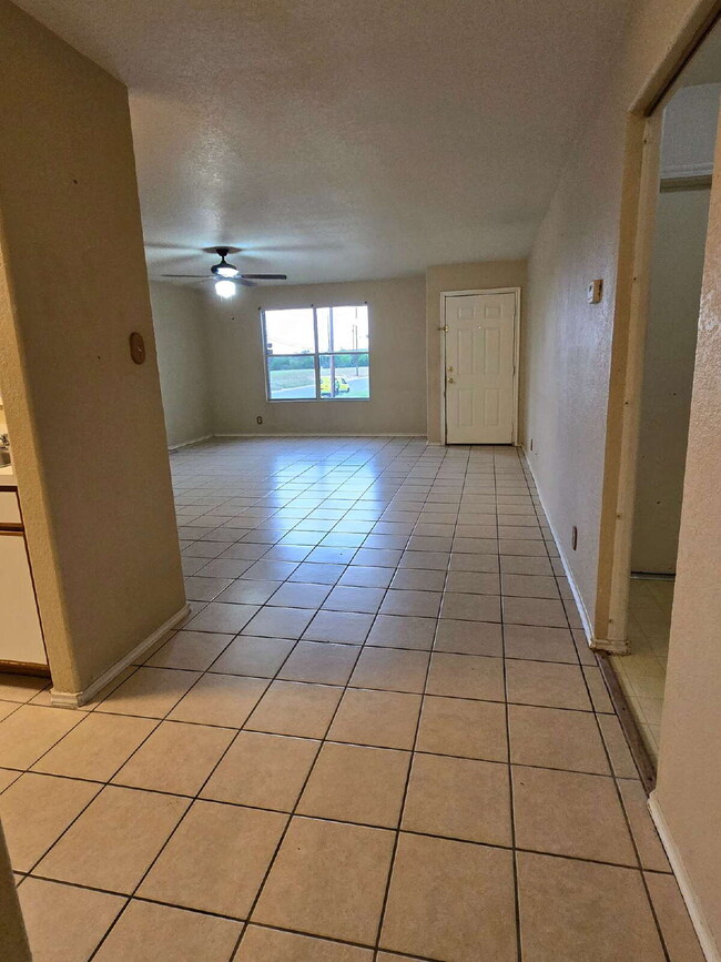 Building Photo - "Charming 3-Bedroom Sanctuary in San Anton...